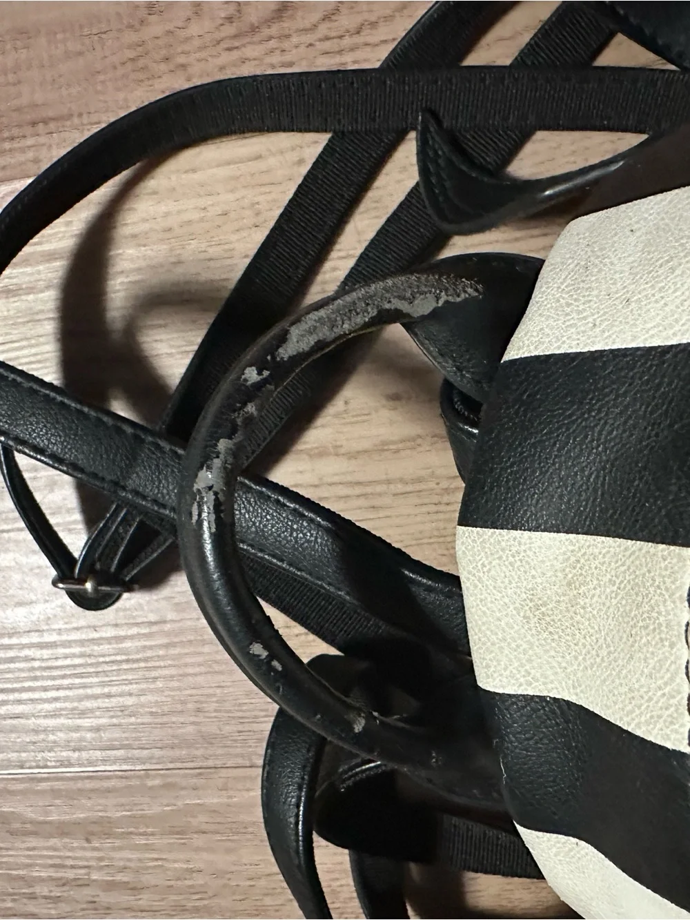 Hot Topic compact striped